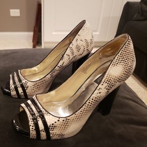 SIZE 9 White House Black Market fashion heels